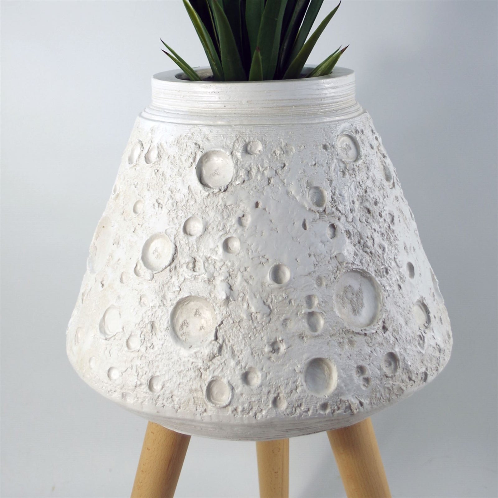 Leaf Moon White Planter With Stand